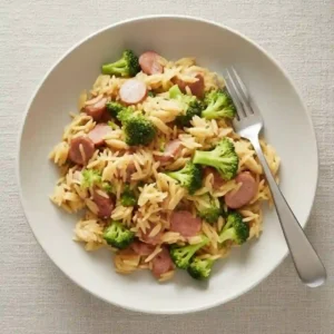 Chicken Sausage Orzo Skillet with Broccoli (One-Pan, 30-Minute Dinner) 1 One-pan chicken sausage orzo skillet with broccoli served in a ceramic bowl