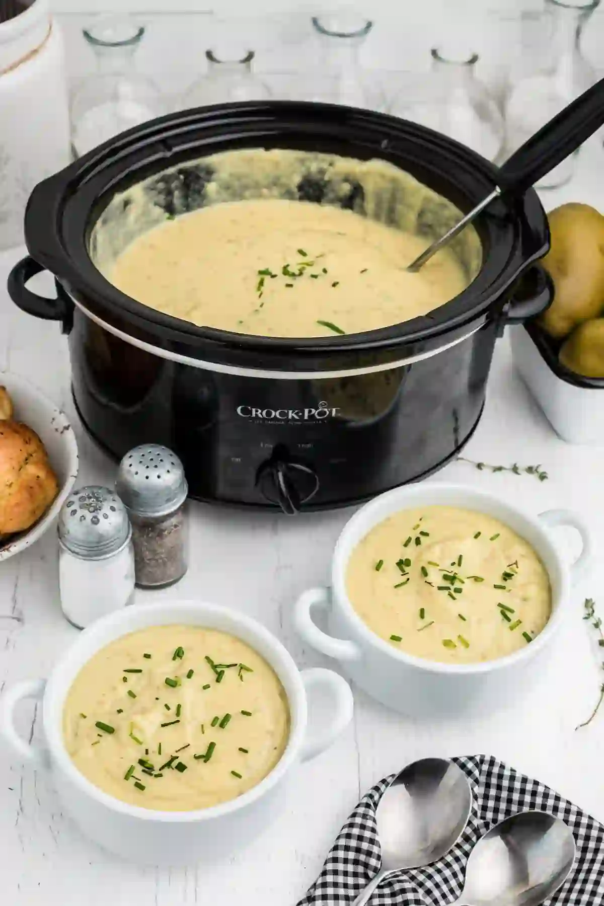 slow-cooker-potato-leek-soup-step-4._compressed Creamy potato leek soup finished in a slow cooker and served with chopped chives